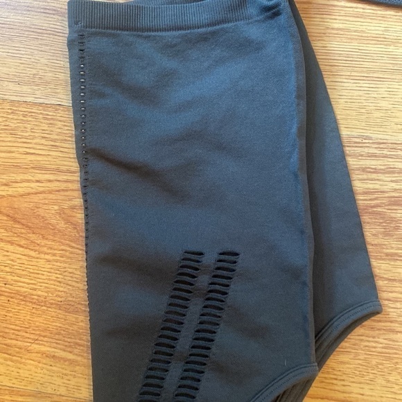 Zara woman off the shoulder bodysuit cut out, detail on front and sleeve .M/L - Picture 5 of 8